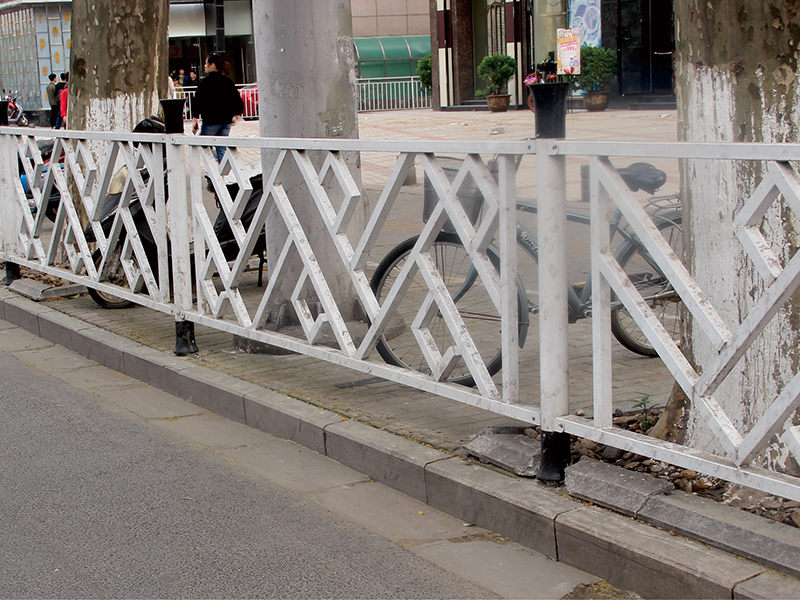 蘤式隔(ge)離(li)護(hù)(hu)欄