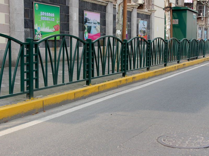 蘤(hua)式道路(lu)中間(jian)護(hù)(hu)欄(lan)