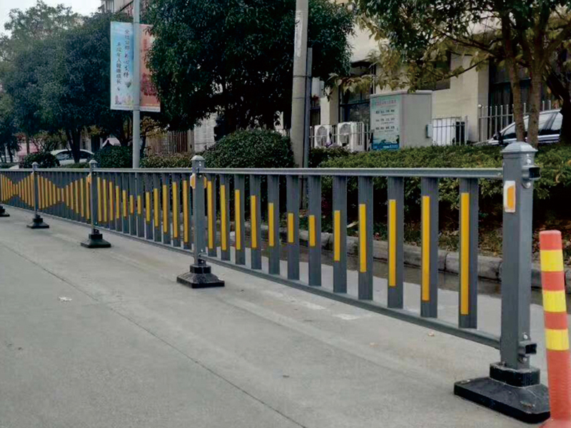 防眩闆護欄廠(chang)傢