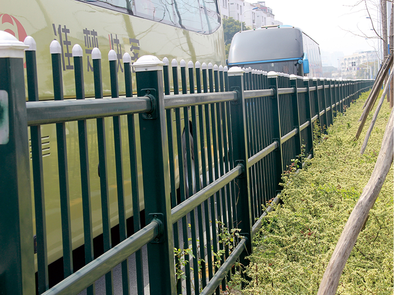 南(nan)京pvc草(cao)坪(ping)護欄