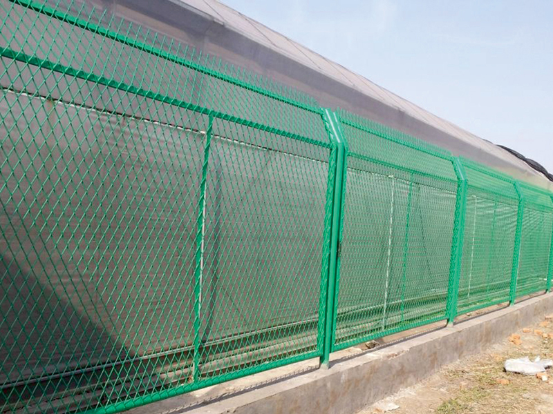 工(gong)廠(chang)圍(wei)牆(qiang)護(hù)欄(lan)